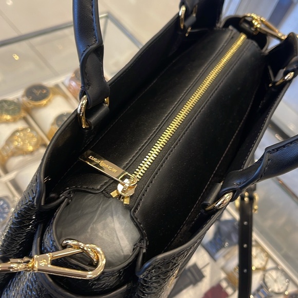 MICHAEL KORS
Reed Large Leather Belted Satchel Crossbody Handbag CZ Crocodile - Picture 9 of 16